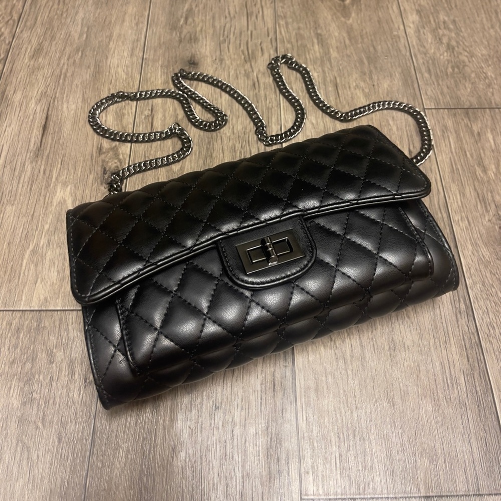 BLACK CHAIN CROSSBODY BAG ⛓️.